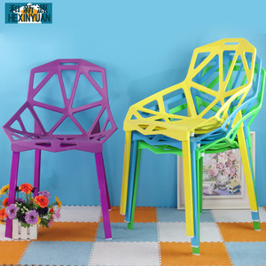 欧式现代简约餐椅创意塑料椅子时尚靠背椅宜家休闲椅几何设计师椅